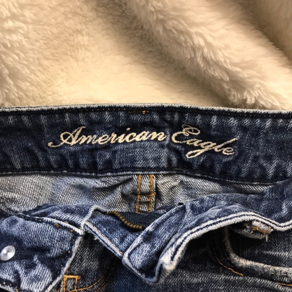 🌹 Distressed American Eagle shorts - Picture 2 of 3